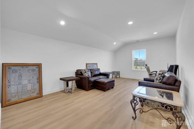 72 Ross Lane, Cranbury, NJ 08512