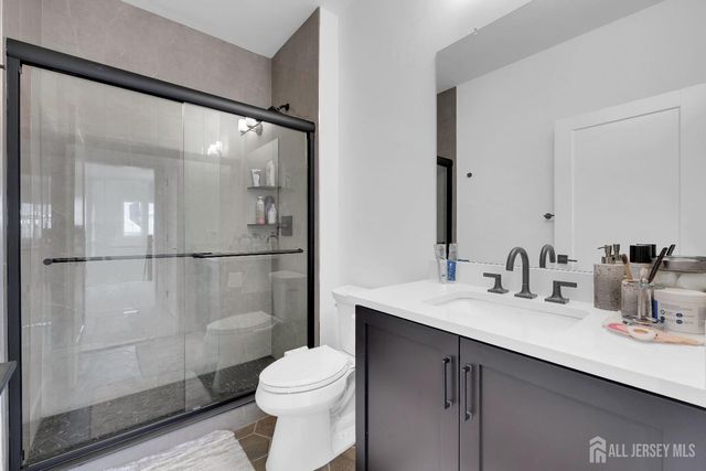 72 Ross Lane, Cranbury, NJ 08512