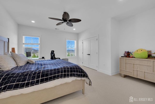 72 Ross Lane, Cranbury, NJ 08512