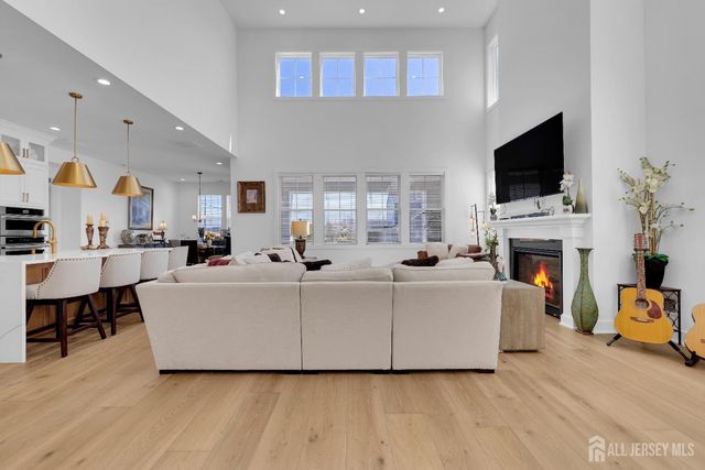 72 Ross Lane, Cranbury, NJ 08512