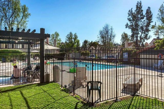 333 N Melrose Dr. F, Vista, CA 92083