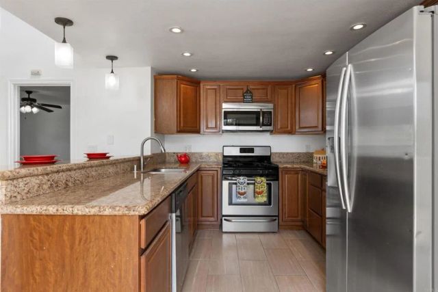 333 N Melrose Dr. F, Vista, CA 92083