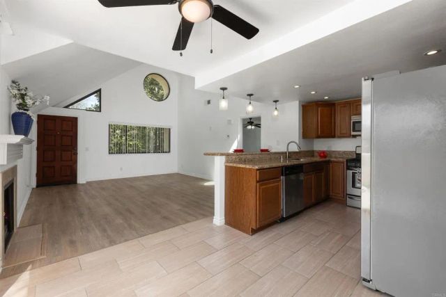 333 N Melrose Dr. F, Vista, CA 92083