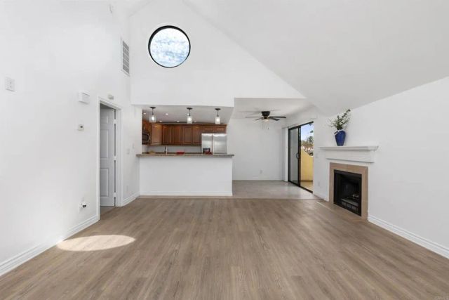 333 N Melrose Dr. F, Vista, CA 92083