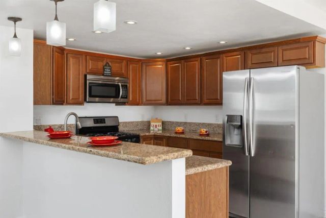 333 N Melrose Dr. F, Vista, CA 92083