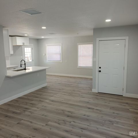 2703 Worthington Avenue, Bakersfield, CA 93308