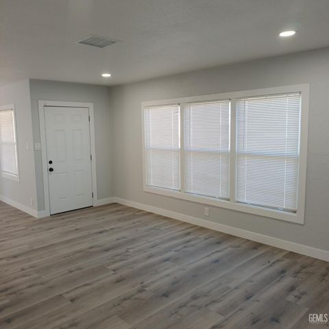 2703 Worthington Avenue, Bakersfield, CA 93308