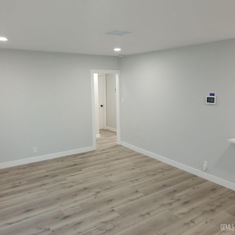 2703 Worthington Avenue, Bakersfield, CA 93308
