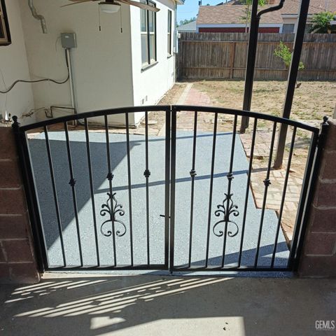 2703 Worthington Avenue, Bakersfield, CA 93308