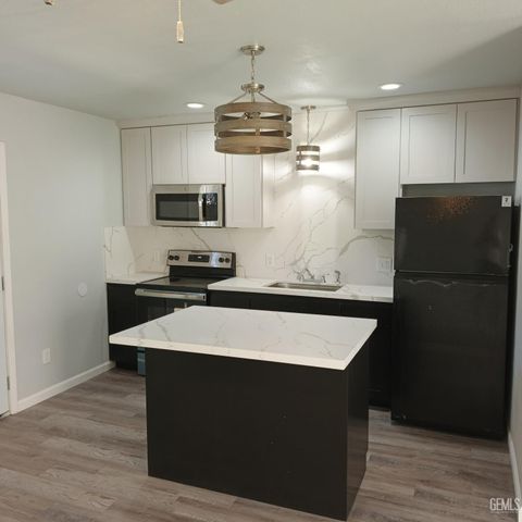2703 Worthington Avenue, Bakersfield, CA 93308