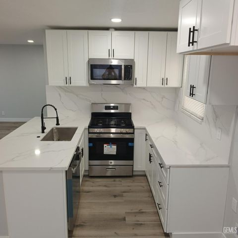 2703 Worthington Avenue, Bakersfield, CA 93308