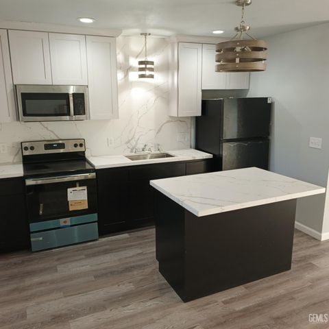 2703 Worthington Avenue, Bakersfield, CA 93308