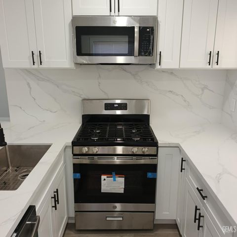 2703 Worthington Avenue, Bakersfield, CA 93308