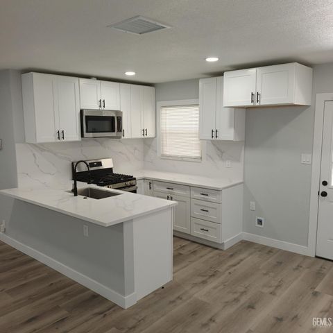 2703 Worthington Avenue, Bakersfield, CA 93308