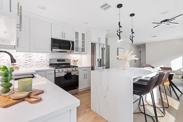 157 Boston Ave 2, Somerville, MA 02144