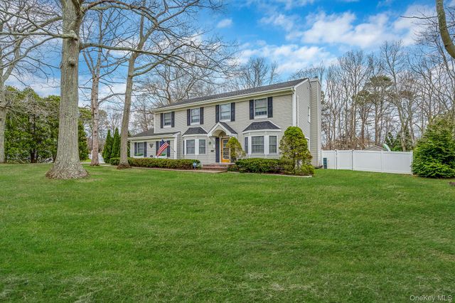 41 Northumberland Drive, Shoreham, NY 11786