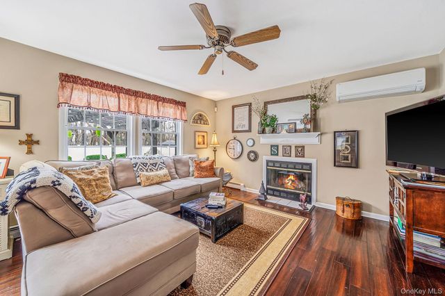 41 Northumberland Drive, Shoreham, NY 11786