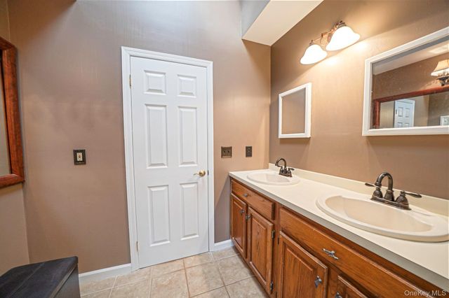 41 Northumberland Drive, Shoreham, NY 11786