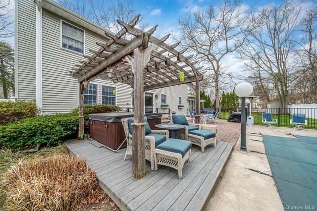 41 Northumberland Drive, Shoreham, NY 11786