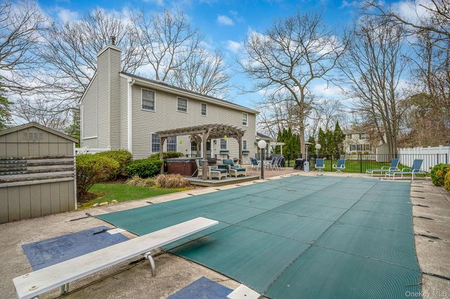 41 Northumberland Drive, Shoreham, NY 11786