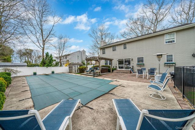 41 Northumberland Drive, Shoreham, NY 11786