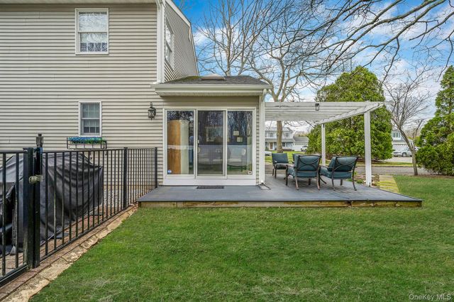 41 Northumberland Drive, Shoreham, NY 11786