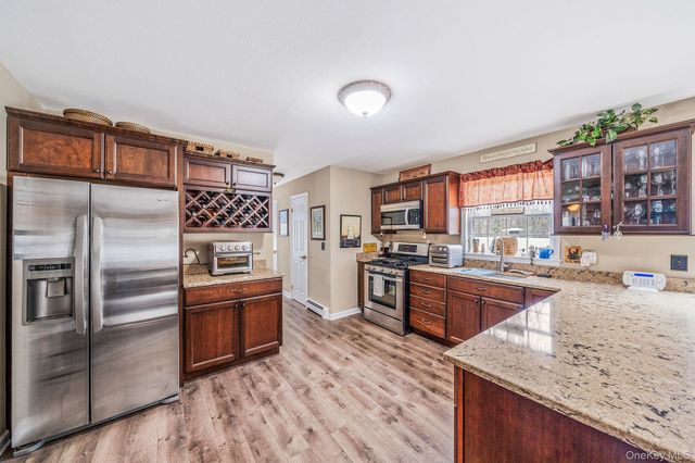 41 Northumberland Drive, Shoreham, NY 11786