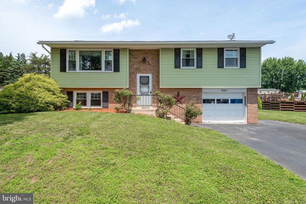 345 CARAWAY DR, Mountville, PA 17554