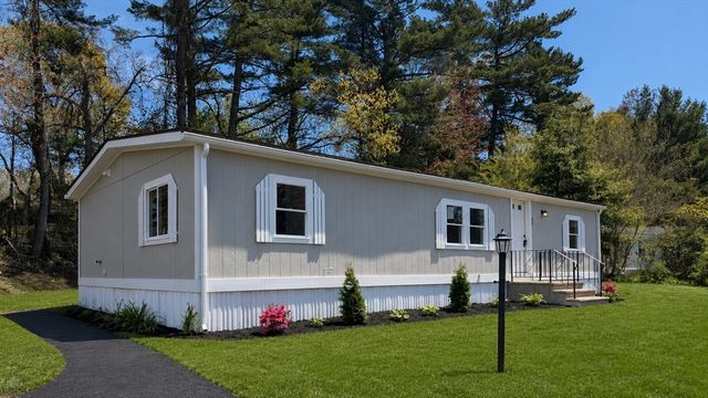 36 Longboat Rd, Wareham, MA 02576