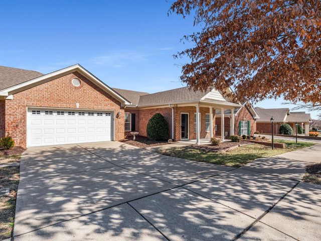 215 Wrennewood Ln, Franklin, TN 37064