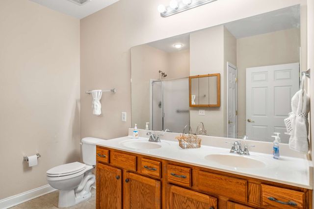 215 Wrennewood Ln, Franklin, TN 37064