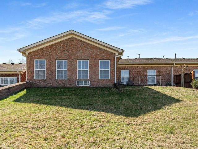 215 Wrennewood Ln, Franklin, TN 37064