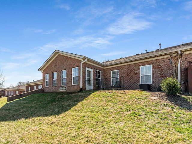215 Wrennewood Ln, Franklin, TN 37064