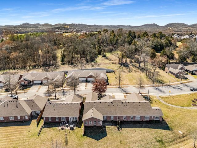 215 Wrennewood Ln, Franklin, TN 37064