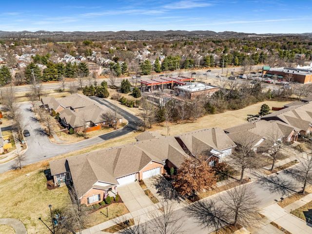 215 Wrennewood Ln, Franklin, TN 37064