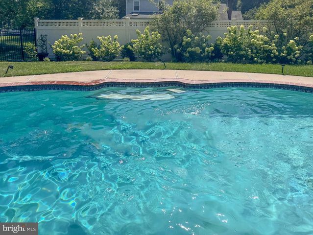 13 EDITH DR, Lawrenceville, NJ 08648