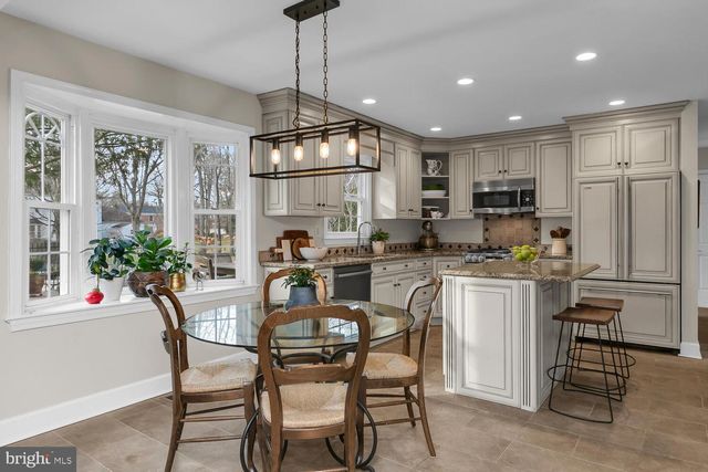 13 EDITH DR, Lawrenceville, NJ 08648