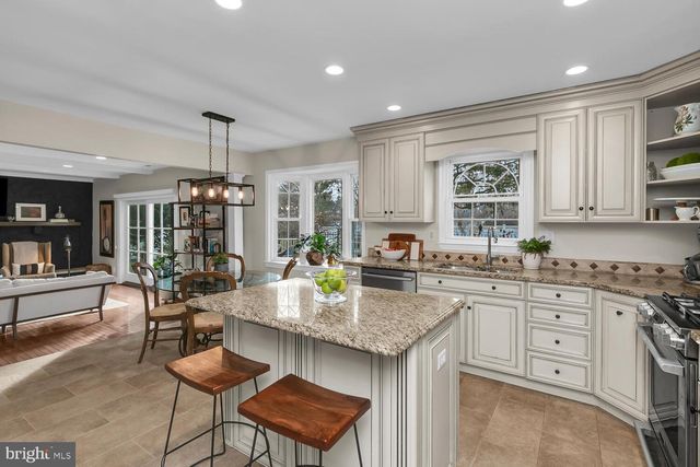 13 EDITH DR, Lawrenceville, NJ 08648