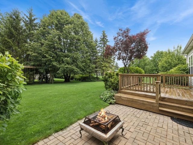 260 Summerdale Lane, Algonquin, IL 60102