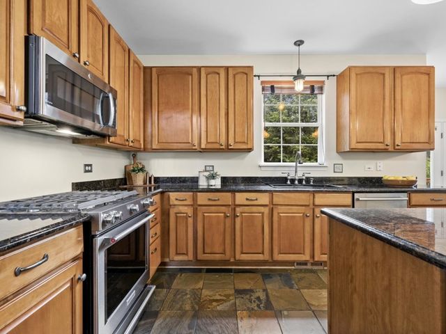 260 Summerdale Lane, Algonquin, IL 60102