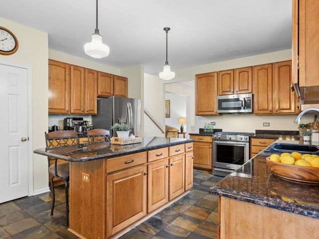 260 Summerdale Lane, Algonquin, IL 60102