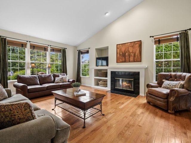 260 Summerdale Lane, Algonquin, IL 60102