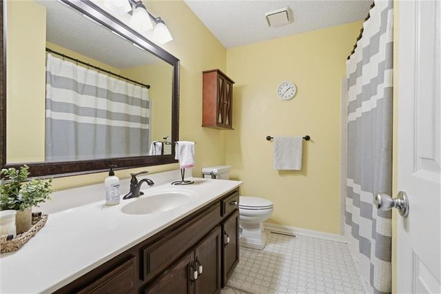 10230 NW 57th Street, Kansas City, MO 64152