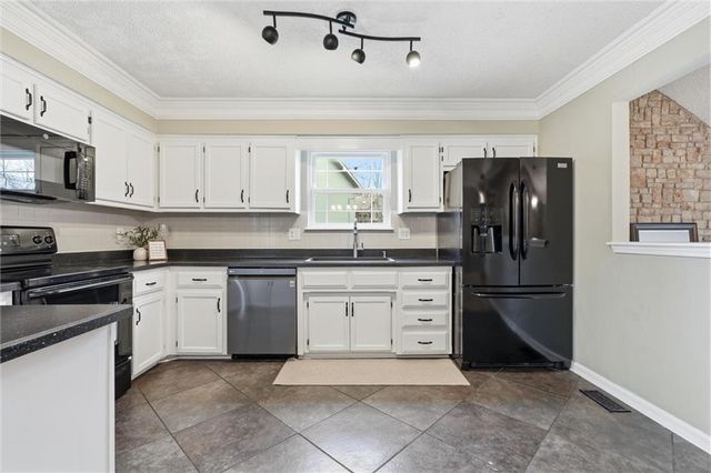 10230 NW 57th Street, Kansas City, MO 64152