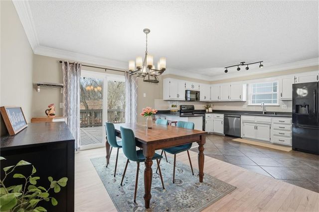 10230 NW 57th Street, Kansas City, MO 64152