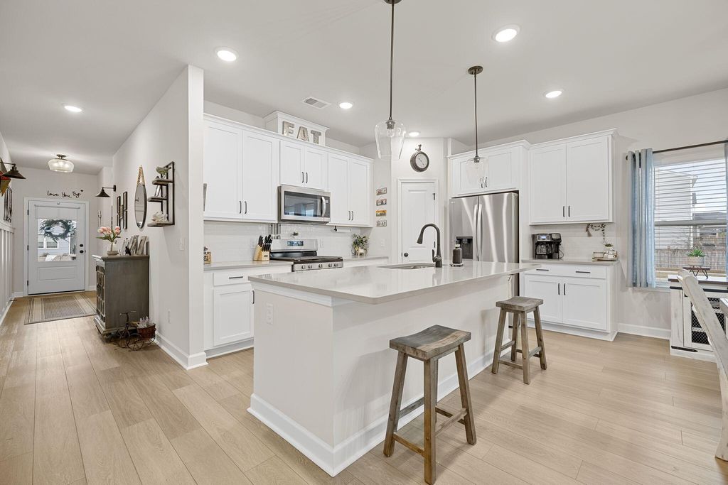 Image 10 of property listing at 4318 Harmony Creek Road, Summerville, SC 29485