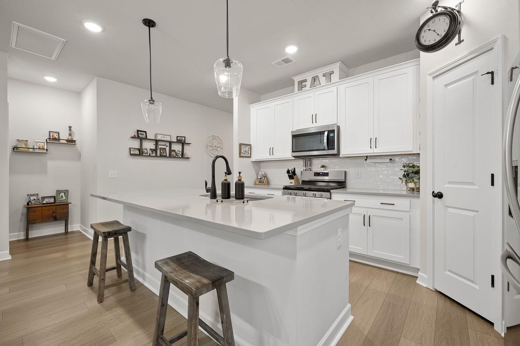 Image 12 of property listing at 4318 Harmony Creek Road, Summerville, SC 29485