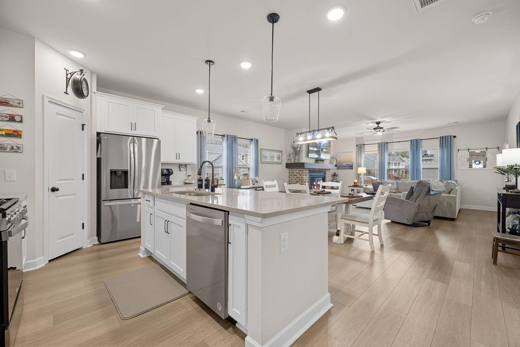 Image 9 of property listing at 4318 Harmony Creek Road, Summerville, SC 29485