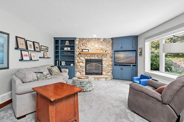 13423 Dominica Way, Apple Valley, MN 55124