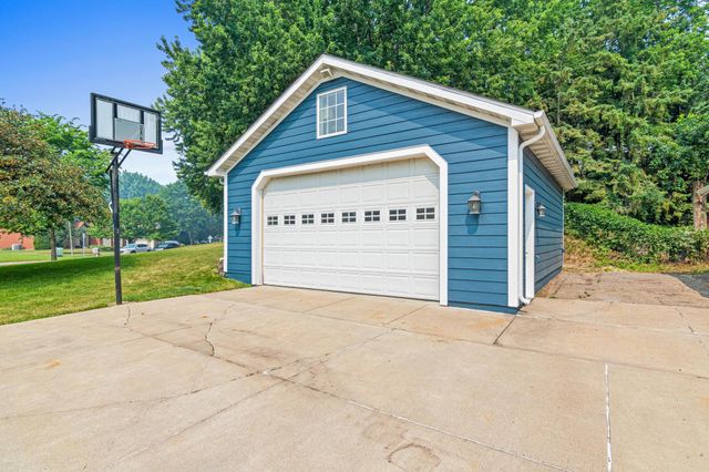 13423 Dominica Way, Apple Valley, MN 55124